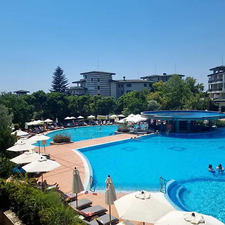 Emerald & Spa, S105 Apartment Rawda